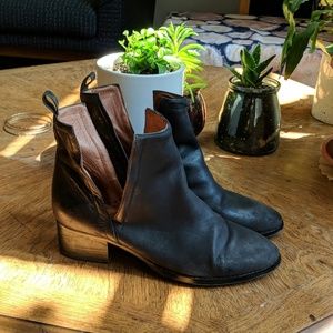 ✨👢 Jeffrey Campbell Black cut out Ankle Boots👢✨